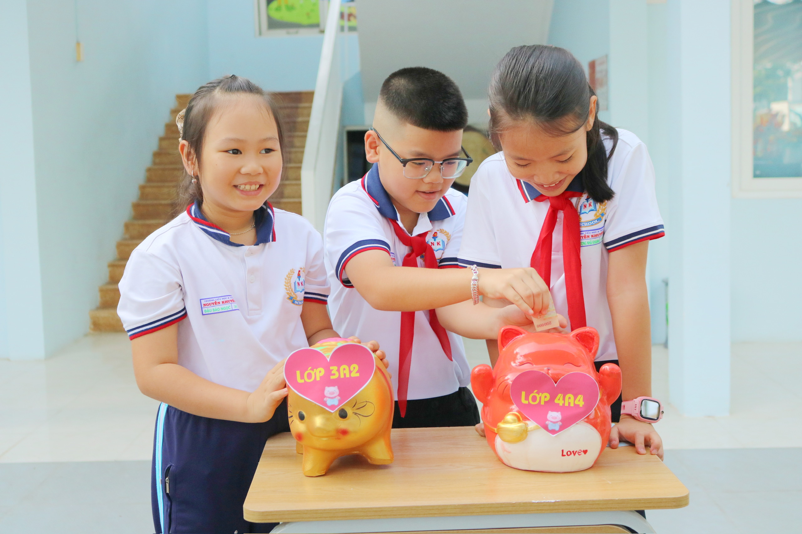 Những chú heo đất được các bạn học trò nuôi bằng tình yêu thương và lòng nhân ái