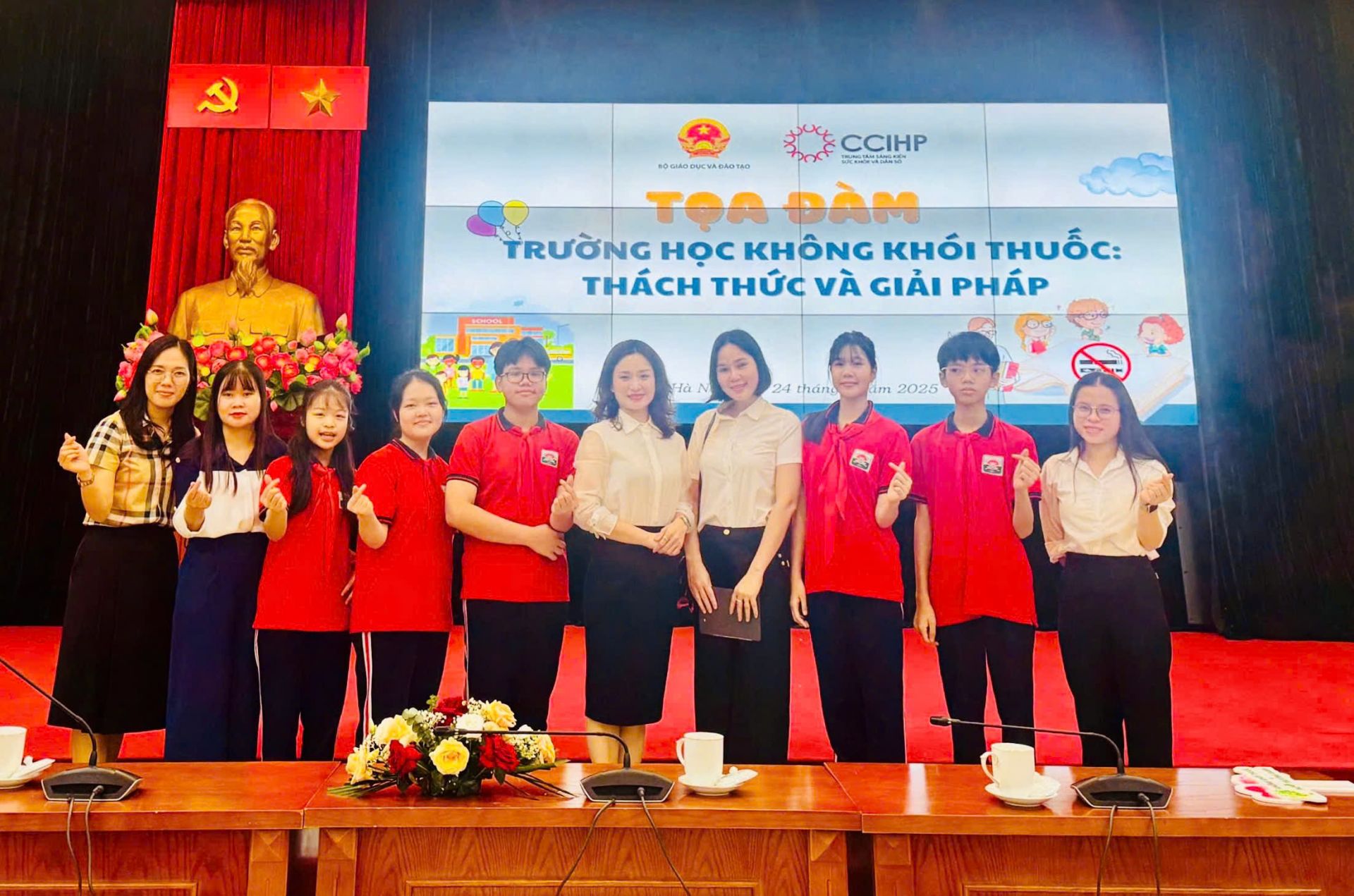 Cô và trò trường THCS Dịch Vọng Hậu tham gia tọa đàm Cô và trò trường THCS Dịch Vọng Hậu tham gia tọa đàm