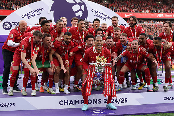 Bục vinh quang đã được chuẩn bị tại sân Anfield cho khoảnh khắc đáng chú ý nhất của mùa giải.