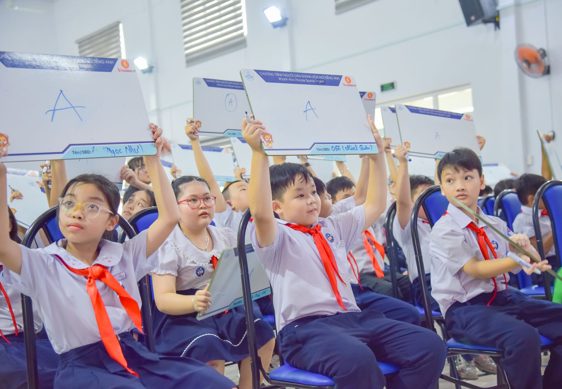 Các thí sinh tranh tài gay cấn, hào hứng