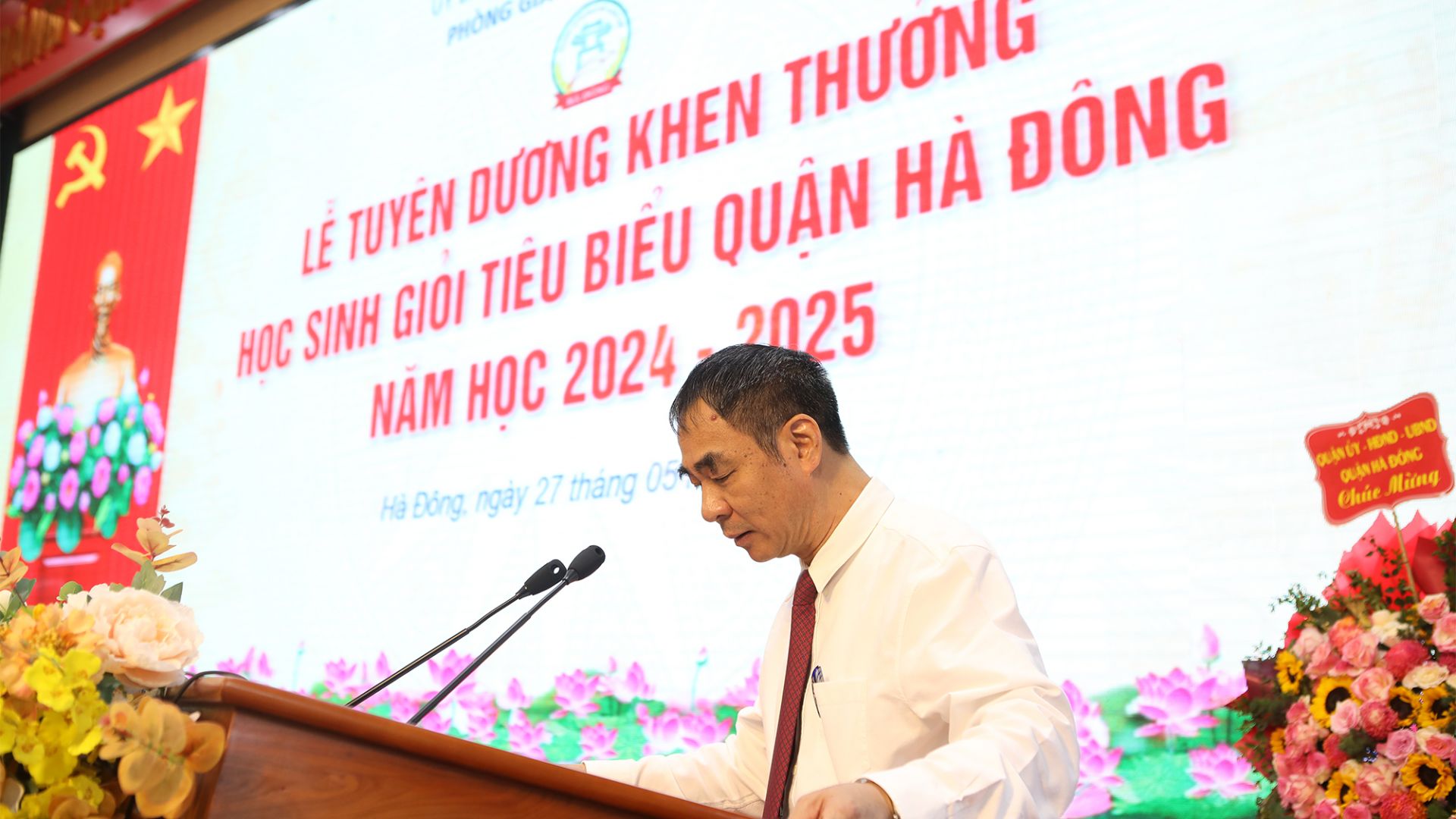 Phó Chủ tịch UBND quận Hà Đông Phạm Văn Chiến đánh giá cao những thành tích mà Phòng GD&ĐT quận đạt được trong năm học 2024-2025