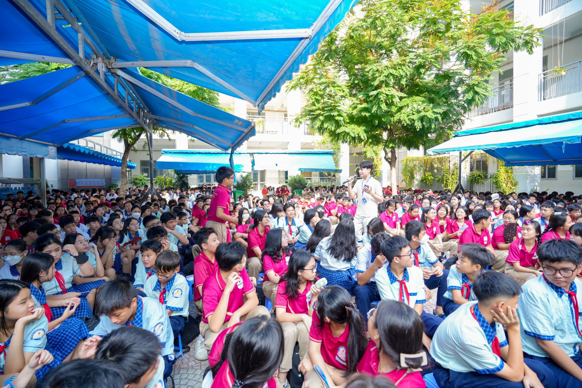 Không khí giao lưu vô cùng sôi nổi tại trường Chi Lăng