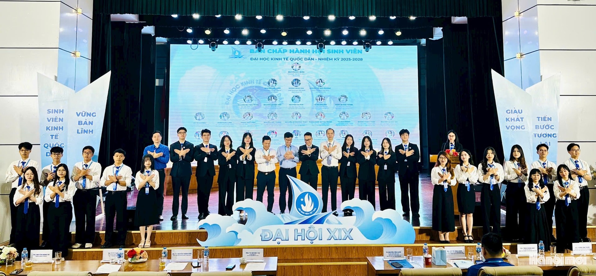 Ban Chấp hành Hội Sinh viên Việt Nam Đại học Kinh tế quốc dân khóa XIX, nhiệm kỳ 2025-2028 ra mắt Ban Chấp hành Hội Sinh viên Việt Nam Đại học Kinh tế quốc dân khóa XIX, nhiệm kỳ 2025-2028 ra mắt