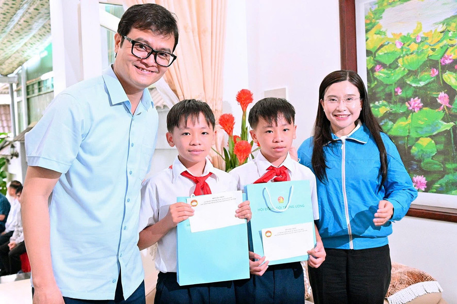 T.Ư Đoàn, Hội đồng Đội T.Ư tặng quà 2 cháu nội của Mẹ Việt Nam Anh hùng Lê Thị Thọ T.Ư Đoàn, Hội đồng Đội T.Ư tặng quà 2 cháu nội của Mẹ Việt Nam Anh hùng Lê Thị Thọ