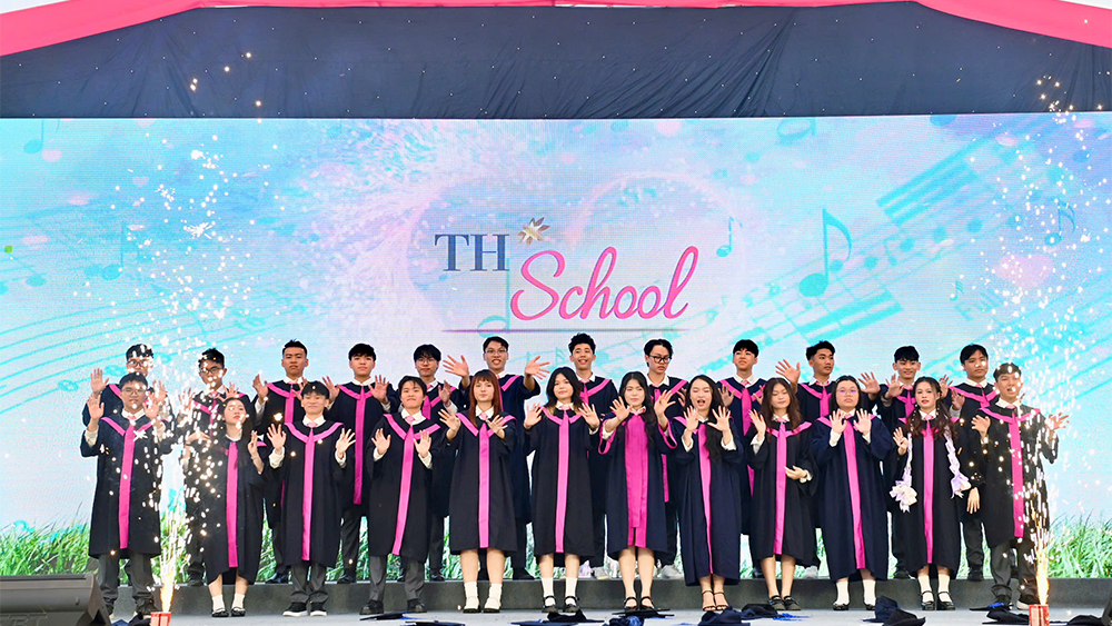 Lễ tốt nghiệp năm học 2024 – 2025 tại TH School Vinh đánh dấu thời khắc trưởng thành của thế hệ học sinh đầu tiên Lễ tốt nghiệp năm học 2024 – 2025 tại TH School Vinh đánh dấu thời khắc trưởng thành của thế hệ học sinh đầu tiên