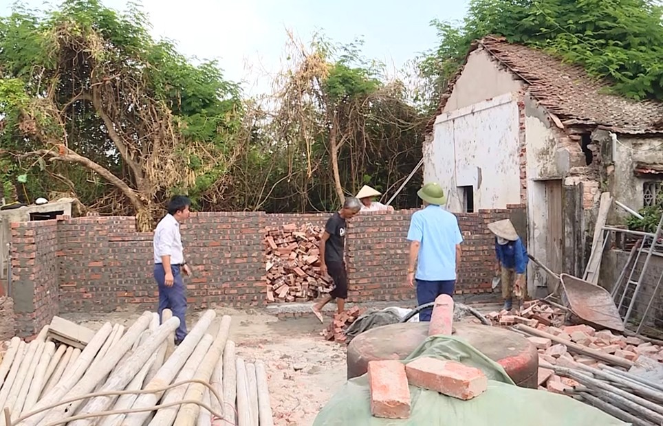 Nhiều người dân tại Hưng Yên được hỗ trợ xóa nhà dột, nhà tạm