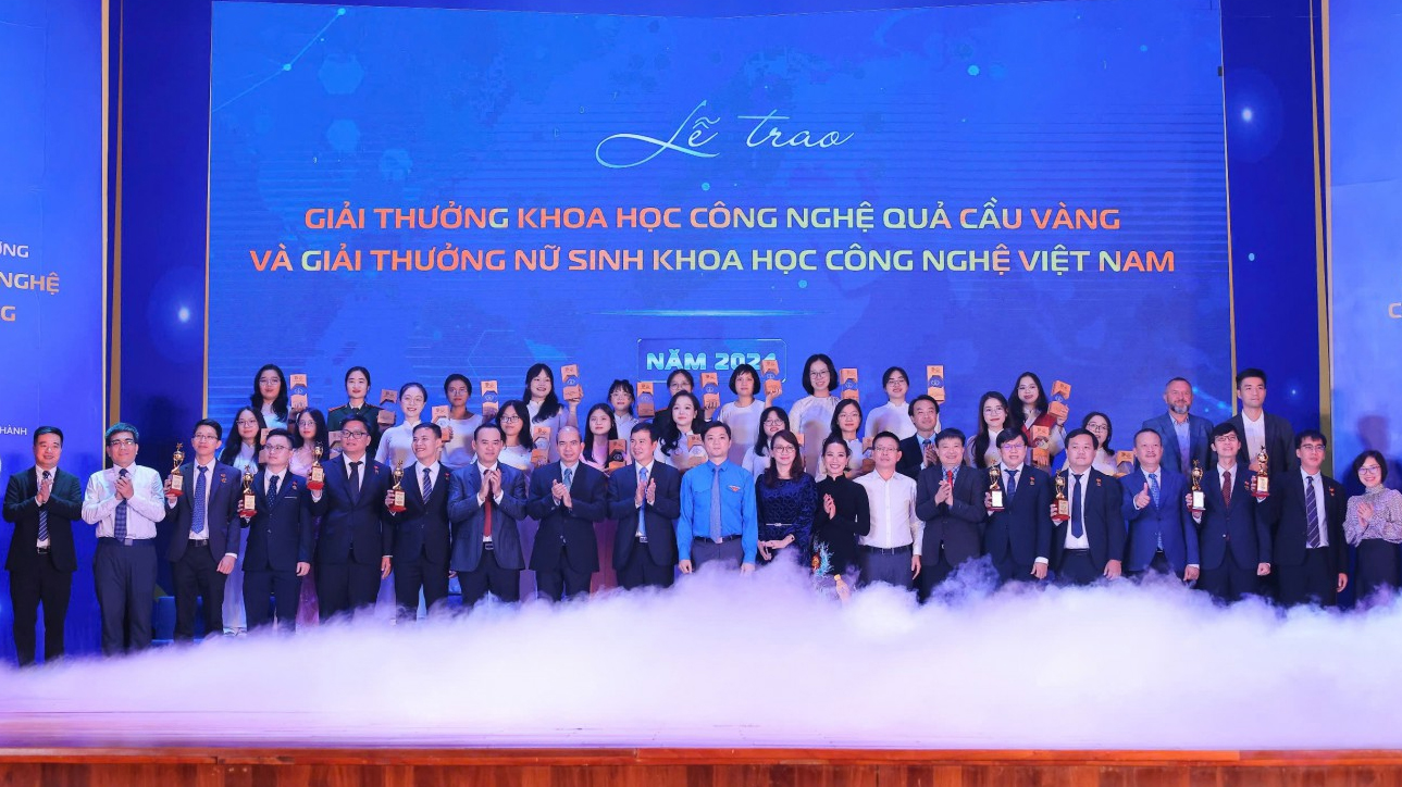 trao Giải thưởng "Quả cầu vàng" năm 2024 tặng các nhà khoa học trẻ xuất sắc năm 2024 trao Giải thưởng "Quả cầu vàng" năm 2024 tặng các nhà khoa học trẻ xuất sắc năm 2024