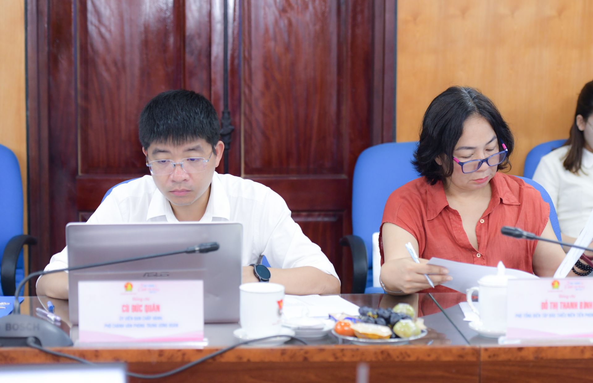 Thành viên hội đồng đánh giá các hồ sơ gửi 