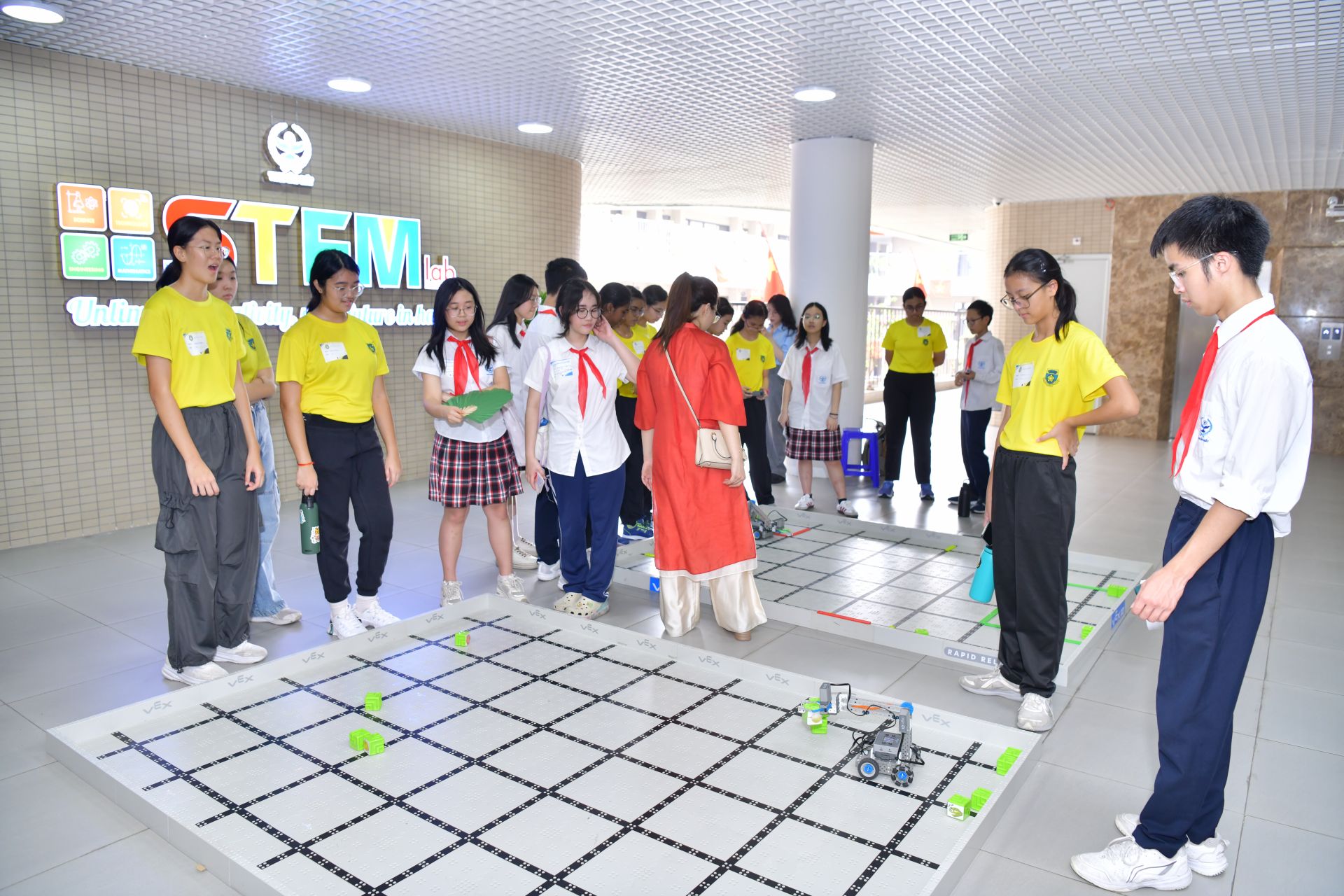 Thủ tướng yêu cầu Bộ GD&ĐT phối hợp với các bộ, ngành, địa phương tăng cường các hoạt động giáo dục về văn hóa, nghệ thuật, thể chất, kỹ năng sống, giáo dục STEM, giáo dục hướng nghiệp