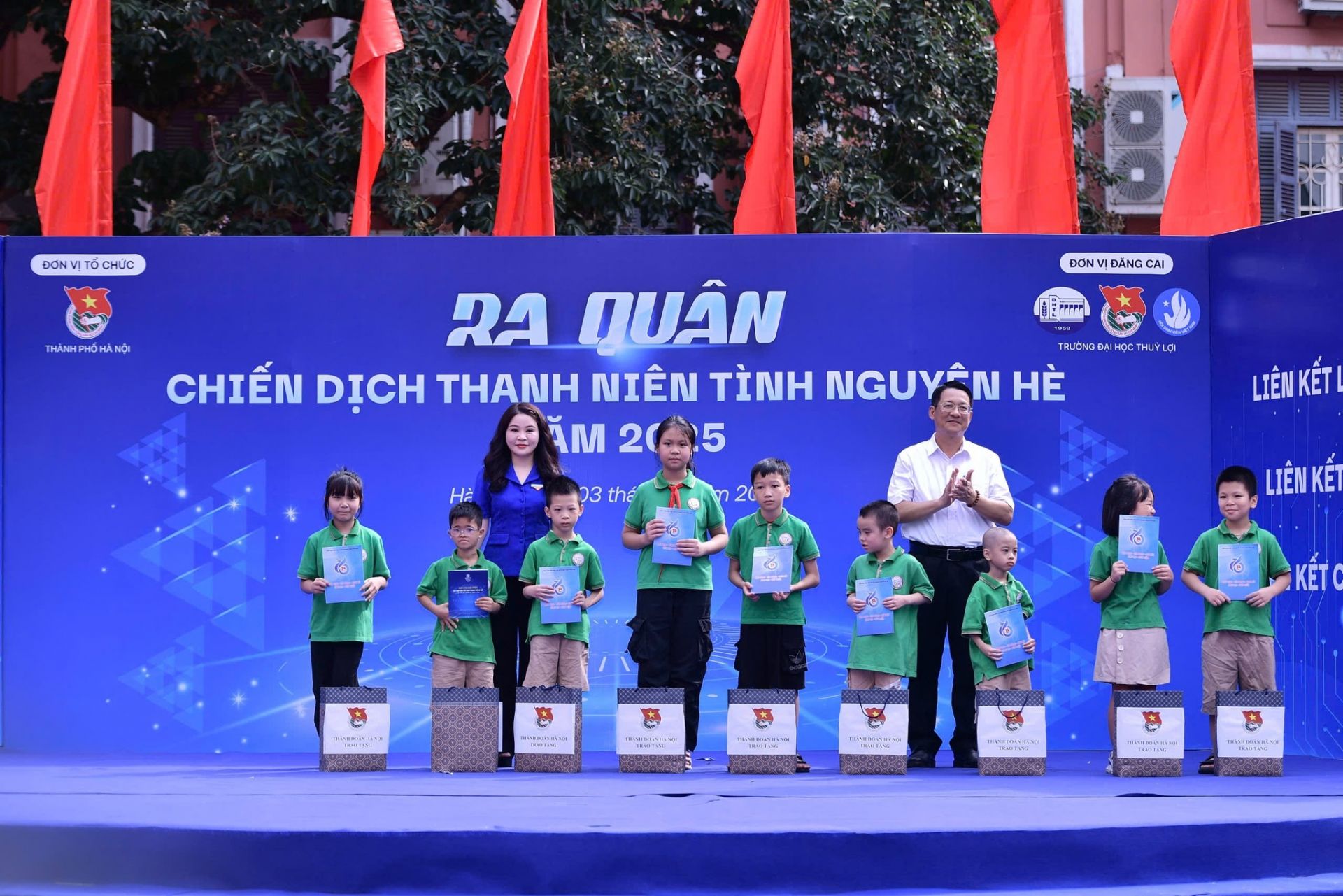 Nhiều đội viên, thiếu nhi nhận được sự quan tâm, chăm sóc của các cấp bộ Đoàn Thủ đô Nhiều đội viên, thiếu nhi nhận được sự quan tâm, chăm sóc của các cấp bộ Đoàn Thủ đô