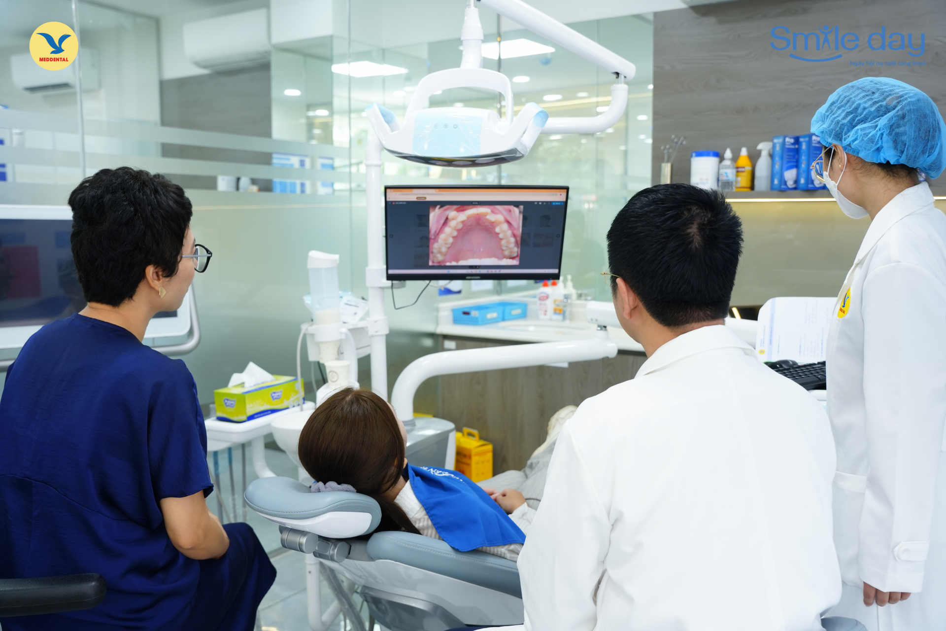 Đội ngũ bác sĩ tại MedDental đồng hành và chăm sóc sát sao từng bước trong quá trình chỉnh nha Đội ngũ bác sĩ tại MedDental đồng hành và chăm sóc sát sao từng bước trong quá trình chỉnh nha