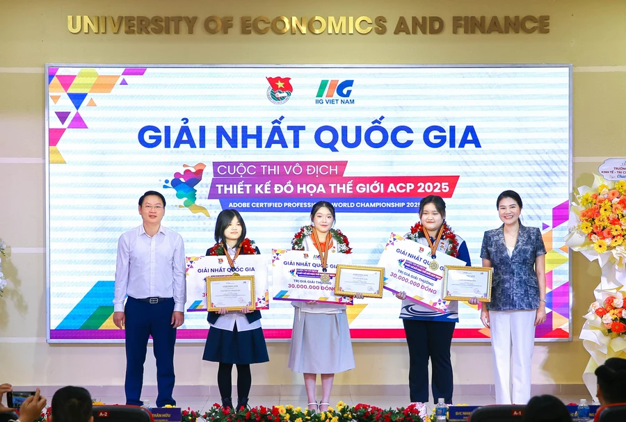 BTC trao 3 giải nhất vòng chung kết quốc gia ACP 2025 BTC trao 3 giải nhất vòng chung kết quốc gia ACP 2025