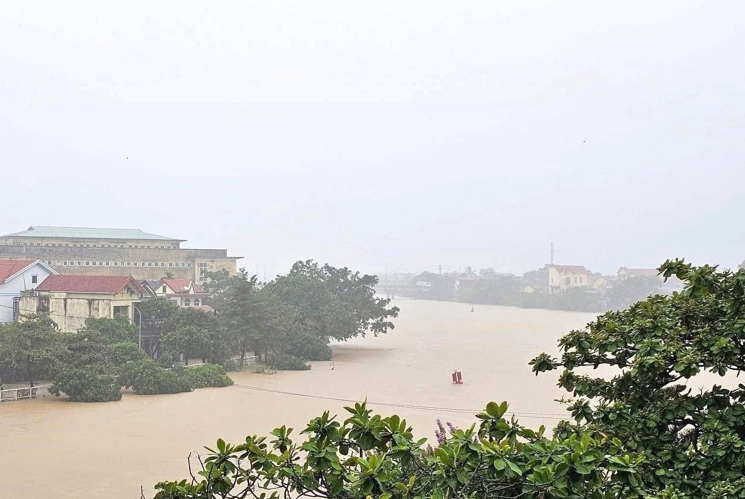 Bão số 1 gây mưa lớn ở nhiều địa phương miền Trung Bão số 1 gây mưa lớn ở nhiều địa phương miền Trung