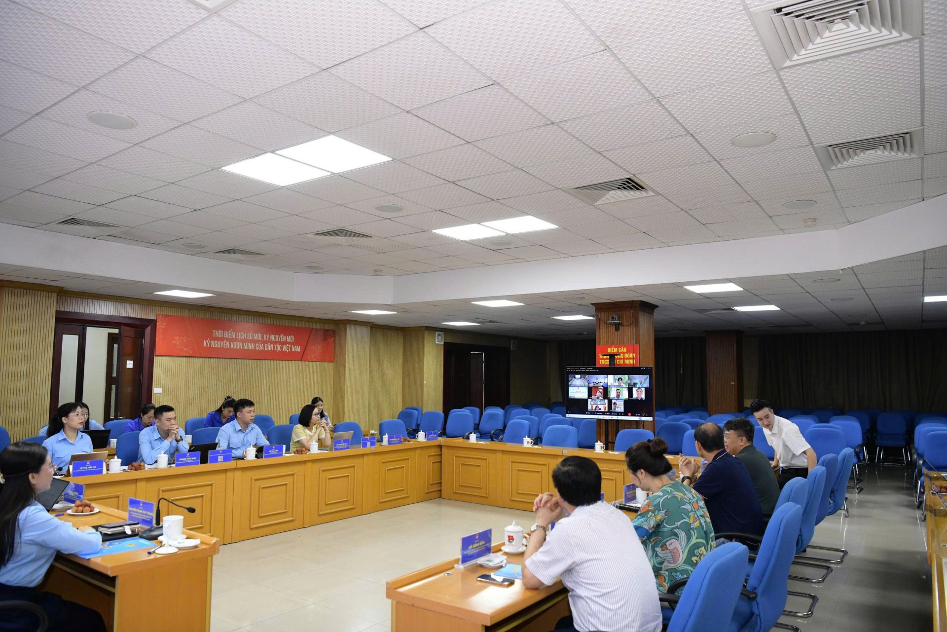Hội nghị được tổ chức dưới hình thức trực tiếp và trực tuyến Hội nghị được tổ chức dưới hình thức trực tiếp và trực tuyến