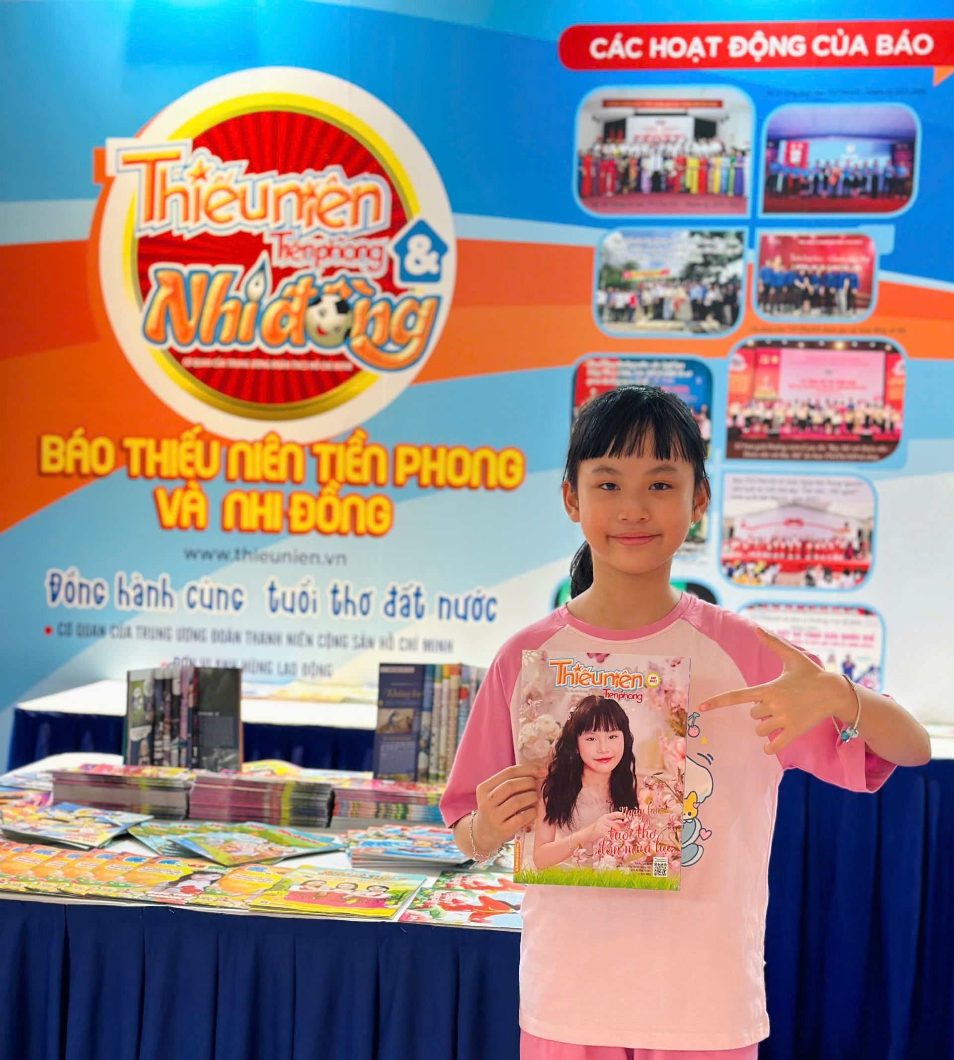 Bạn Vũ Tuệ, lớp 3A5, trường TH Hoàng Diệu, quận Ba Đình, Hà Nội vinh dự trở thành gương mặt trang bìa ấn phẩm Thiếu niên Tiền phong Chủ nhật số 88 – 104. Bạn Vũ Tuệ, lớp 3A5, trường TH Hoàng Diệu, quận Ba Đình, Hà Nội vinh dự trở thành gương mặt trang bìa ấn phẩm Thiếu niên Tiền phong Chủ nhật số 88 – 104.