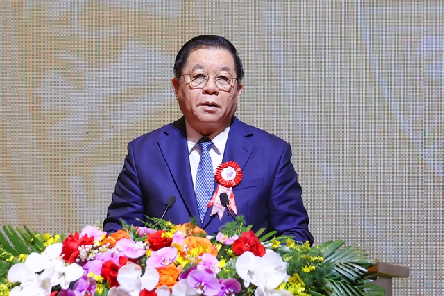 Bác Nguyễn Trọng Nghĩa - Ủy viên Bộ Chính trị - Bí thư Trung ương Đảng - Trưởng ban Tuyên giáo và Dân vận Trung ương trình bày diễn văn tại Lễ kỷ niệm Bác Nguyễn Trọng Nghĩa - Ủy viên Bộ Chính trị - Bí thư Trung ương Đảng - Trưởng ban Tuyên giáo và Dân vận Trung ương trình bày diễn văn tại Lễ kỷ niệm