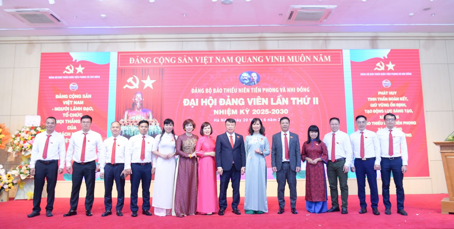 Ban Chấp hành khóa mới ra mắt Đại hội