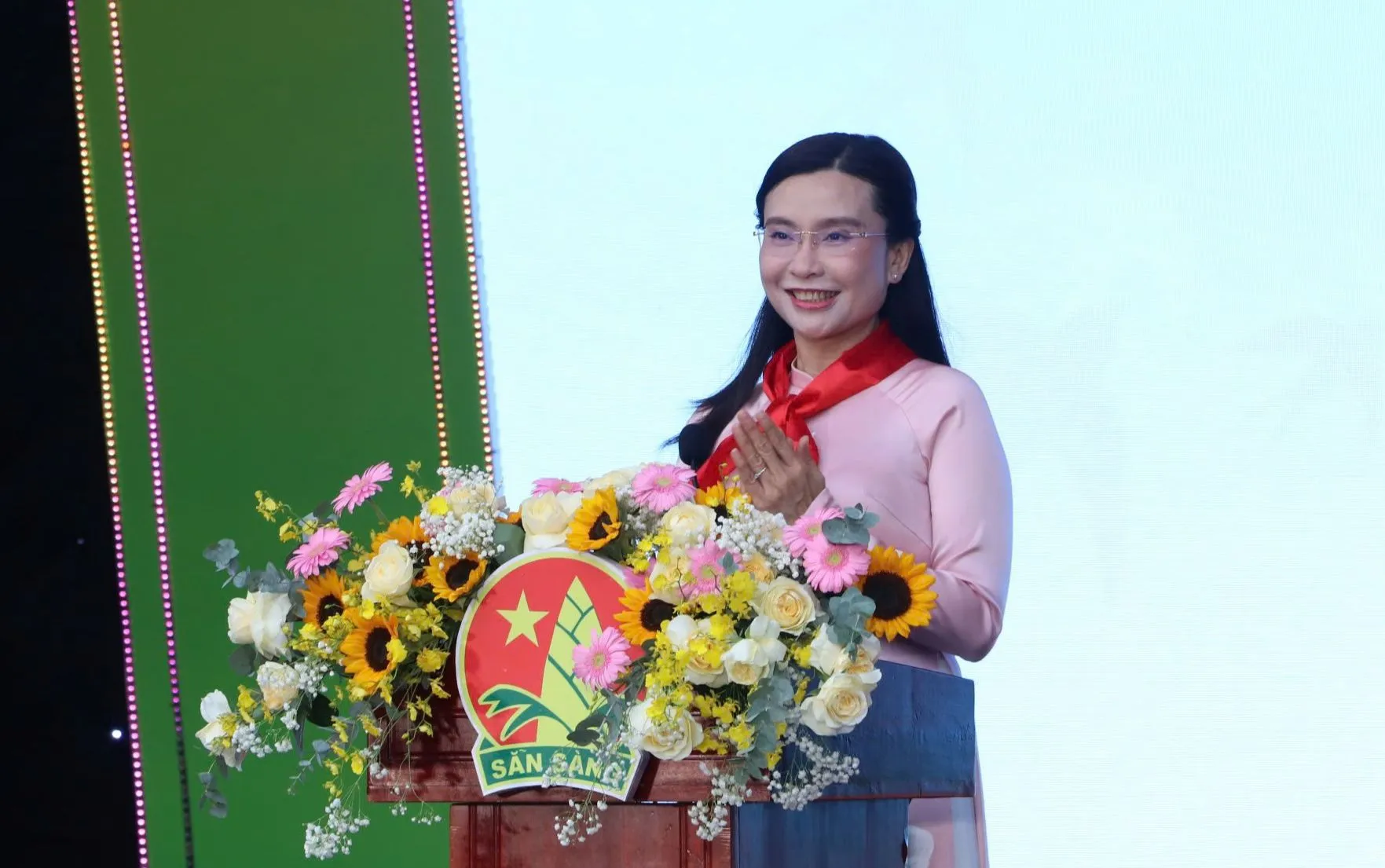 Chị Nguyễn Phạm Duy Trang - Bí thư Trung ương Đoàn, Chủ tịch Hội đồng Đội Trung ương phát biểu tại chương trình Chị Nguyễn Phạm Duy Trang - Bí thư Trung ương Đoàn, Chủ tịch Hội đồng Đội Trung ương phát biểu tại chương trình