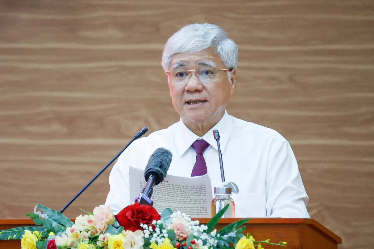 Chủ tịch Ủy ban Trung ương MTTQ Việt Nam Đỗ Văn Chiến báo cáo tại buổi làm việc Chủ tịch Ủy ban Trung ương MTTQ Việt Nam Đỗ Văn Chiến báo cáo tại buổi làm việc
