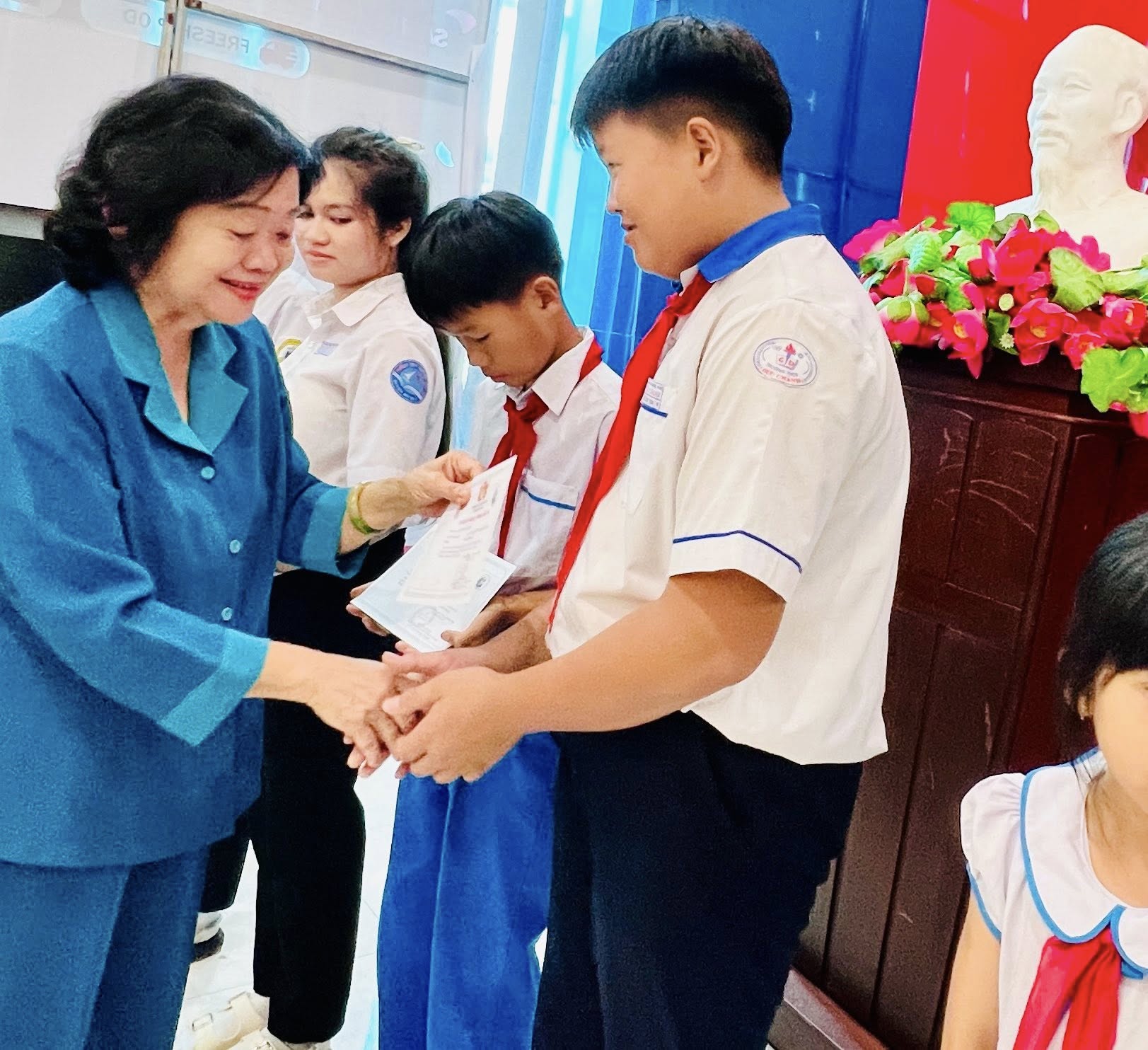 Thời gian qua, Quỹ Học bổng Vừ  A Dính, CLB 