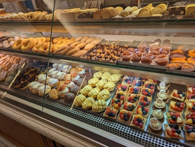 Những món bánh được phục vụ tại cửa hàng Những món bánh được phục vụ tại cửa hàng
