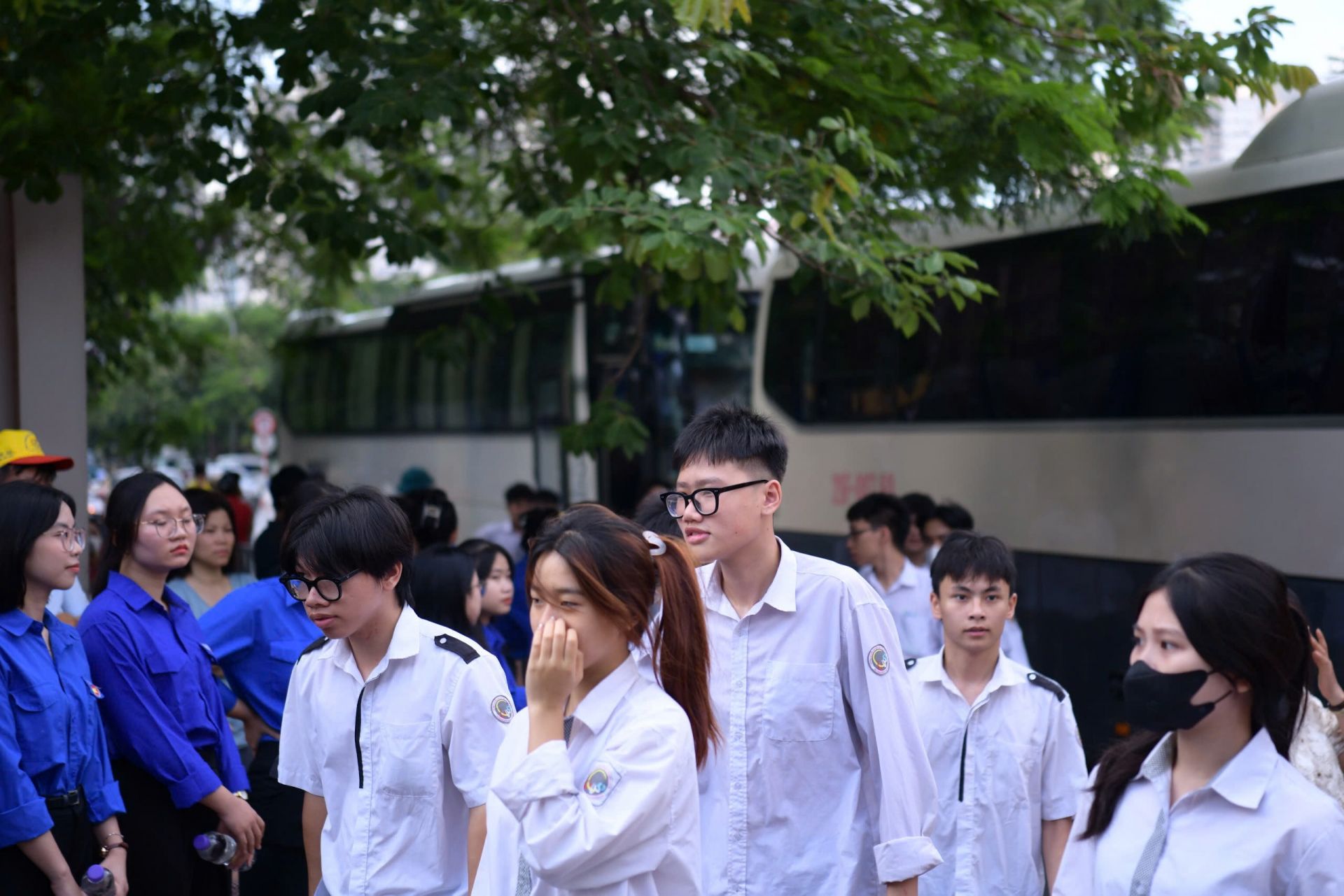 Các thí sinh có mặt từ sớm để tham dự môn thi đầu tiên Các thí sinh có mặt từ sớm để tham dự môn thi đầu tiên
