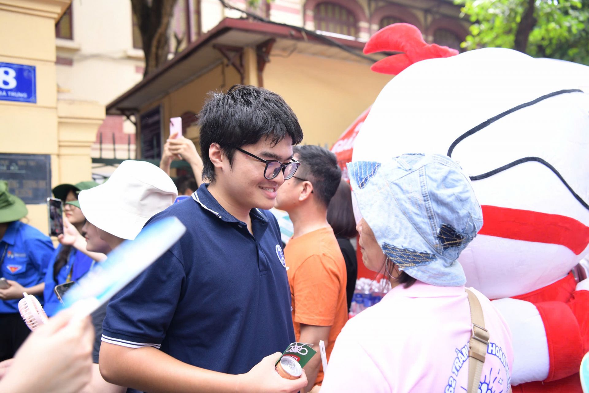 Nụ cười rạng rỡ của thí sinh sau khi hoàn thành xong môn thi Ngữ Văn. 