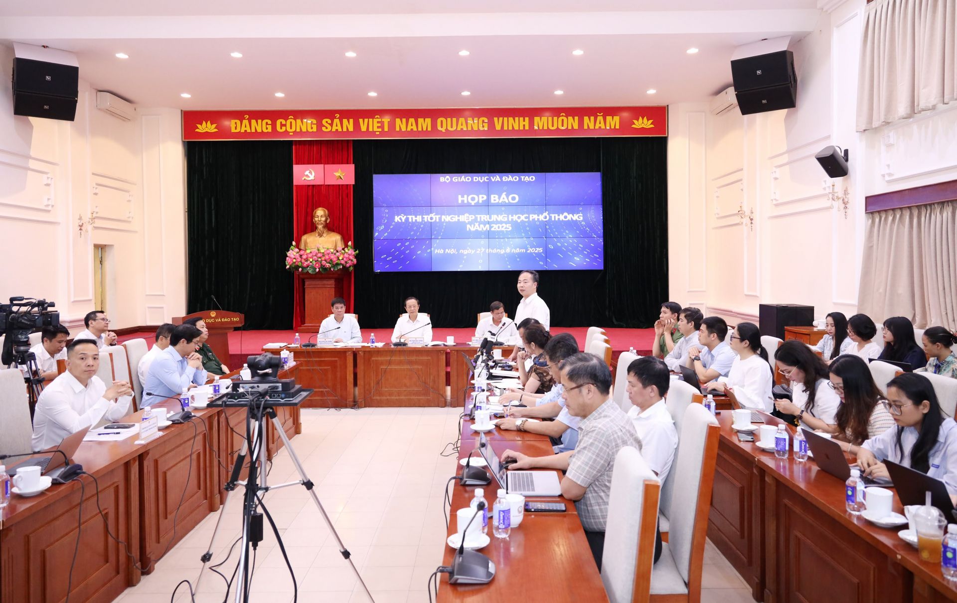 Toàn cảnh họp báo