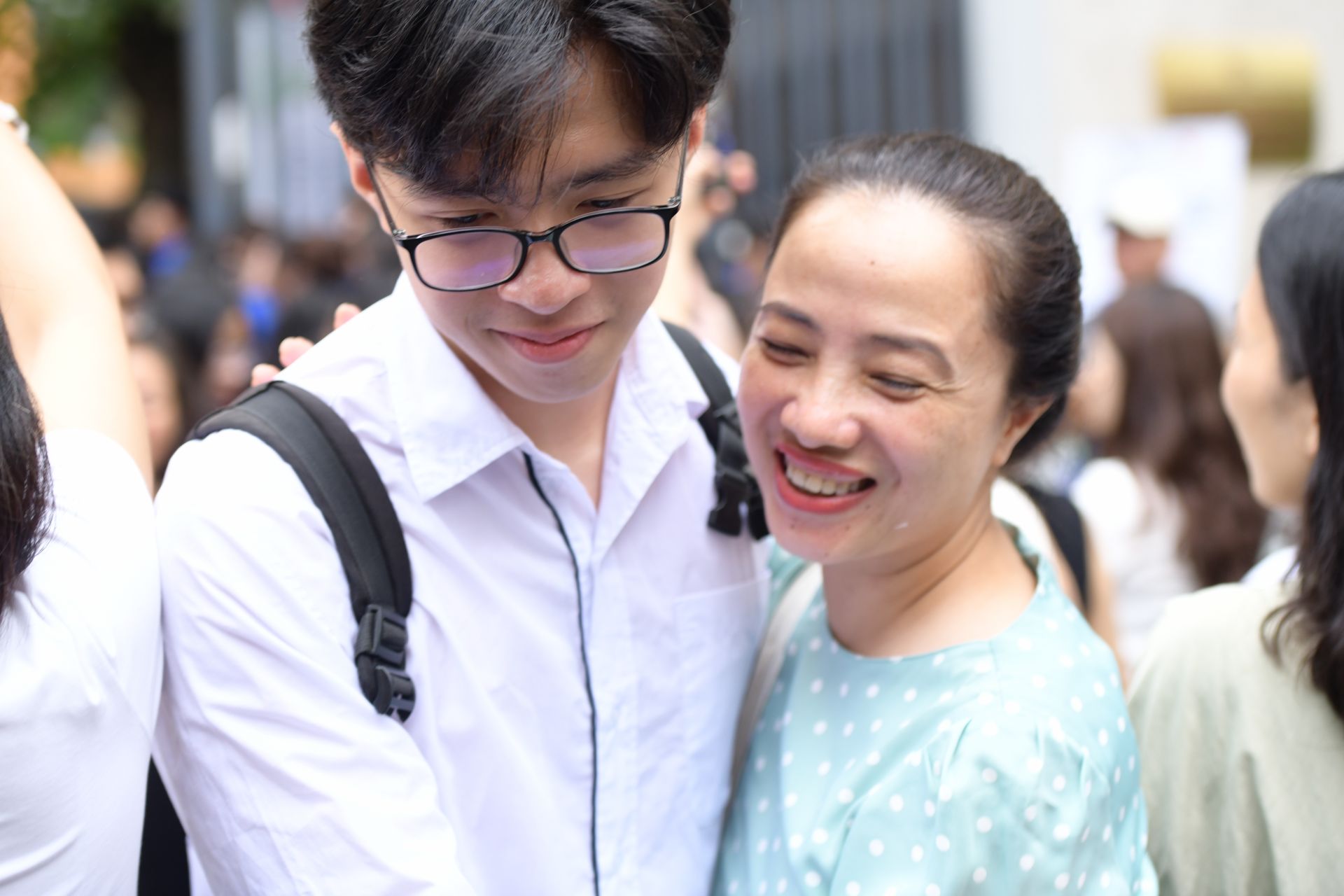 Bạn Đặng Anh Tuấn tự tin khi hoàn thành xong môn tiếng Anh. Tuấn cho biết, đề thi có tính phân hóa, cậu bạn phải dành nhiều thời gian cho những câu cuối nhưng vẫn tự tin đạt điểm cao