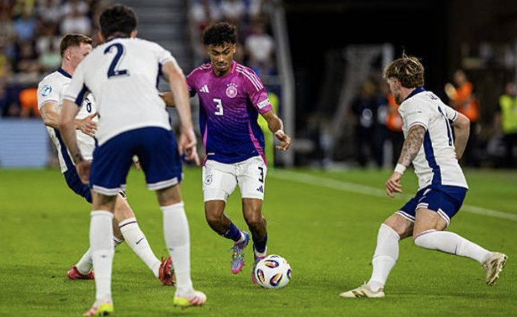 U21 Anh và U21 Đức đã cống hiến một trận cầu mãn nhãn. U21 Anh và U21 Đức đã cống hiến một trận cầu mãn nhãn.