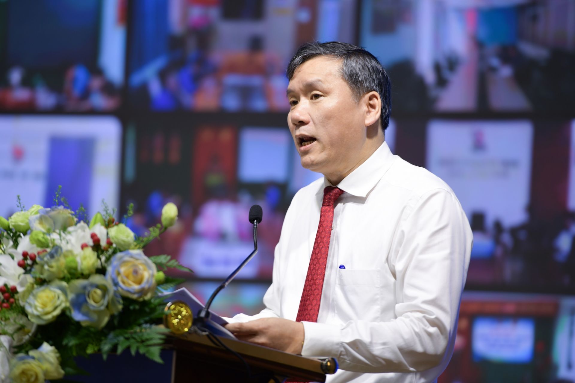 GS.TS Lê Văn Lợi phát biểu đề dẫn tại Hội thảo