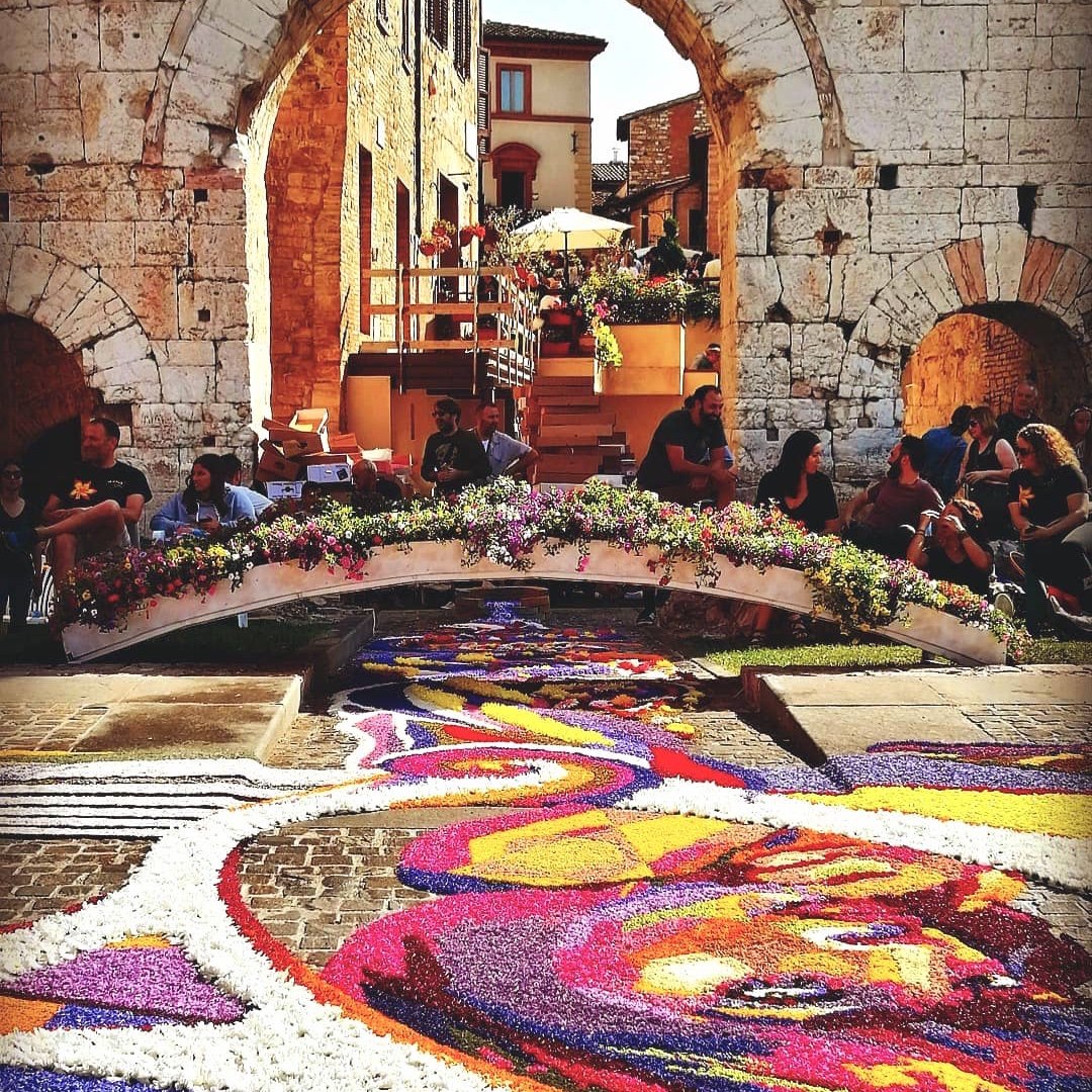 Lễ hội hoa Infiorate di Spello thu hút đông đảo khách du lịch
