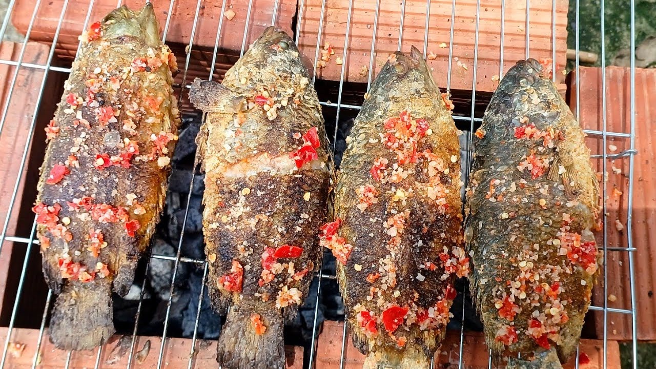 Cá rô đồng nướng là món ăn quen thuộc của người miền Tây