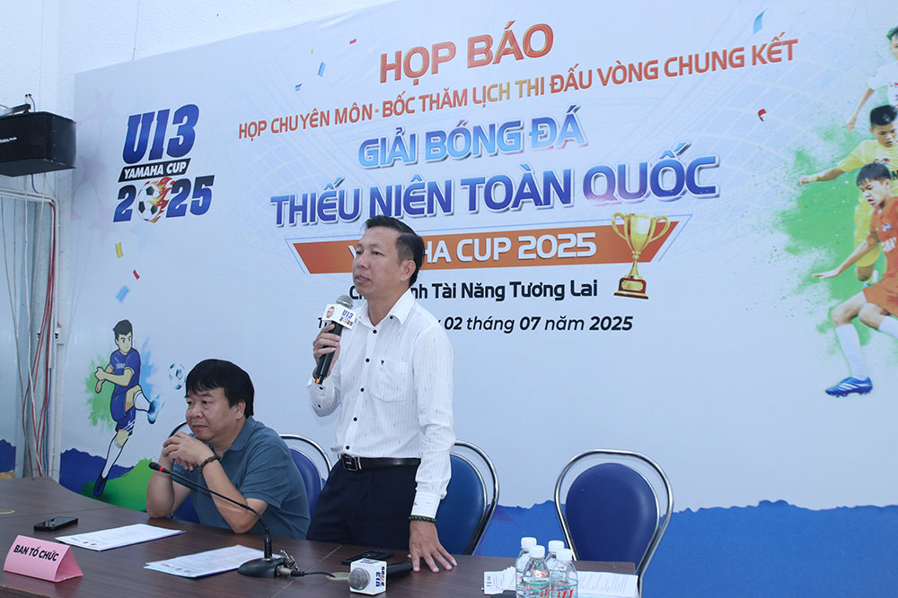Ông Đỗ Văn Toàn (Đại diện Ban tổ chức, đơn vị đăng cai vòng chung kết) phát biểu