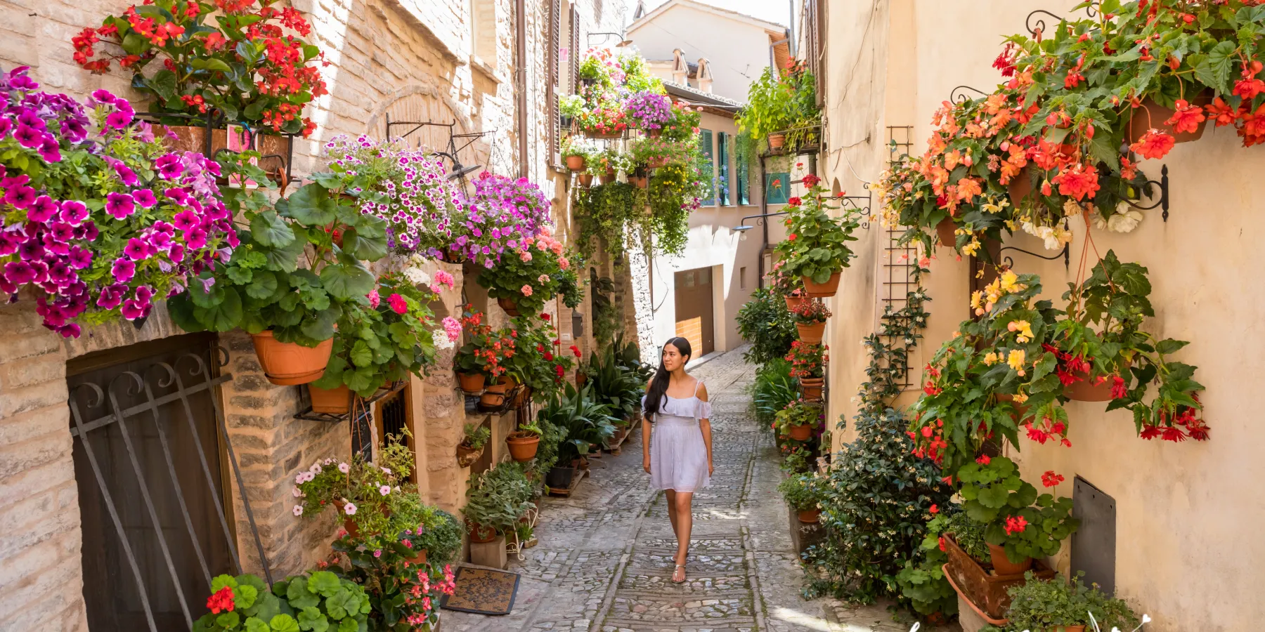 Spello là ngôi làng cổ tọa lạc trên sườn núi ở vùng Umbria, miền trung nước Ý