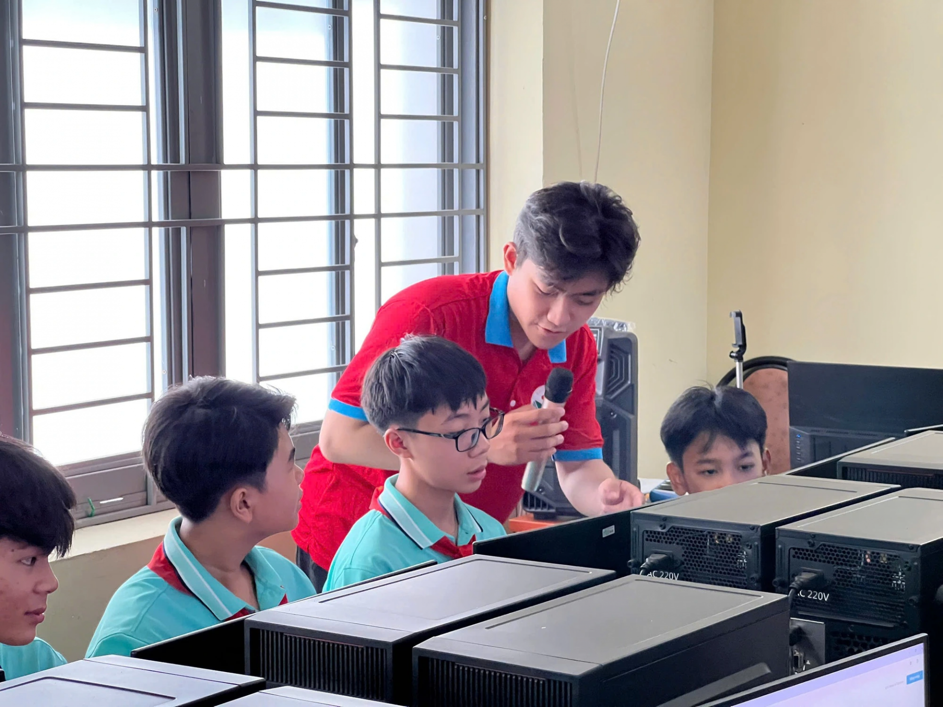 Long hy vọng lớp học sẽ giúp học sinh nhận thấy công nghệ là kỹ năng thiết yếu của công dân thời đại số