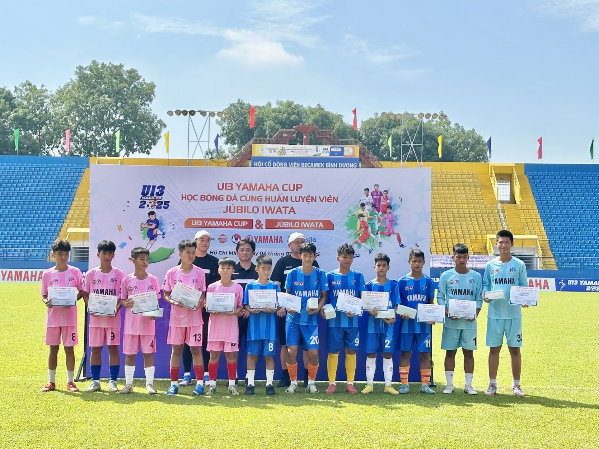 2 cầu thủ U13 xuất sắc trong chương trình “U13 Yamaha Cup Học đá bóng cùng Huấn luyện viên Júbilo Iwata” - Ảnh: Nguyễn Văn Hải 2 cầu thủ U13 xuất sắc trong chương trình “U13 Yamaha Cup Học đá bóng cùng Huấn luyện viên Júbilo Iwata” - Ảnh: Nguyễn Văn Hải