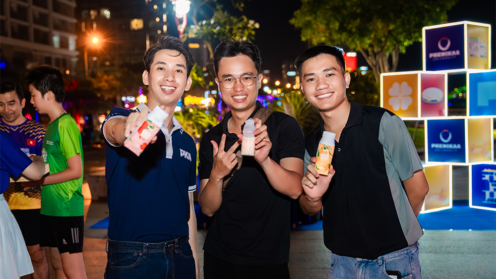 Các sản phẩm sữa chua Vinamilk đồng hành cùng người dân tại các điểm chiếu phim ngoài trời diễn ra xuyên suốt DANAFF III Các sản phẩm sữa chua Vinamilk đồng hành cùng người dân tại các điểm chiếu phim ngoài trời diễn ra xuyên suốt DANAFF III