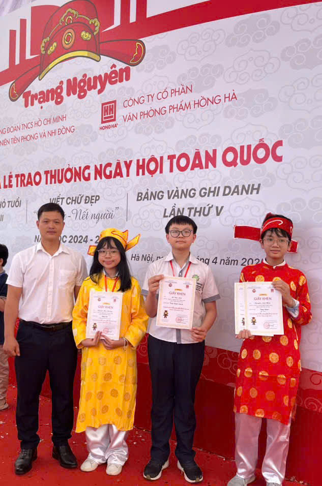 Học sinh trường Thanh Xuân cũng tích cực tham gia các sân chơi do báo Đội tổ chức Học sinh trường Thanh Xuân cũng tích cực tham gia các sân chơi do báo Đội tổ chức