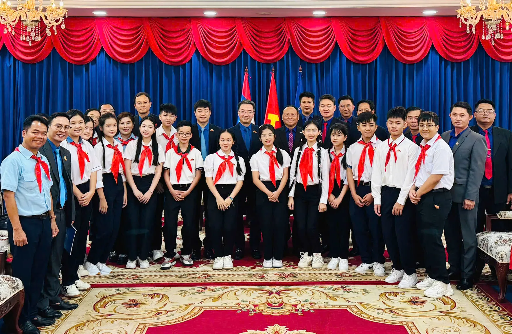 Các đại biểu chụp ảnh lưu niệm tại chương trình Các đại biểu chụp ảnh lưu niệm tại chương trình
