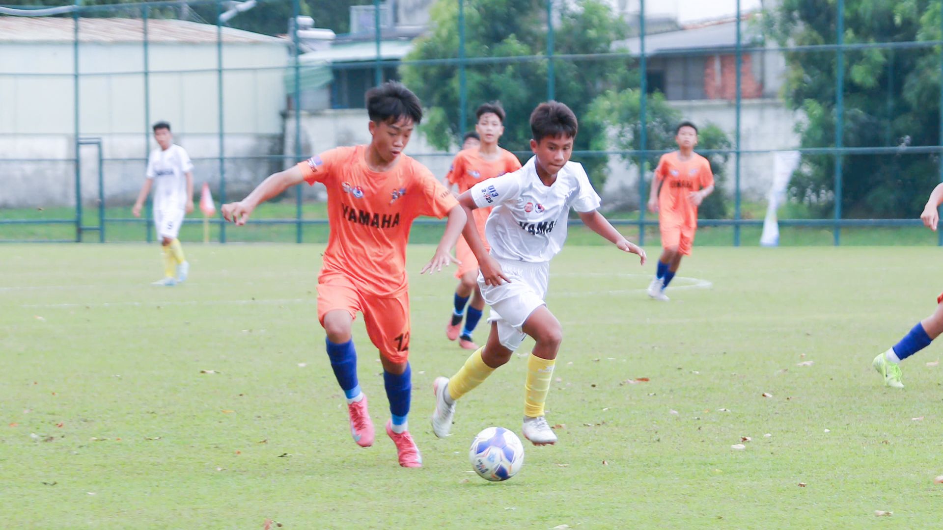 Xác định 4 đội vào chơi bán kết