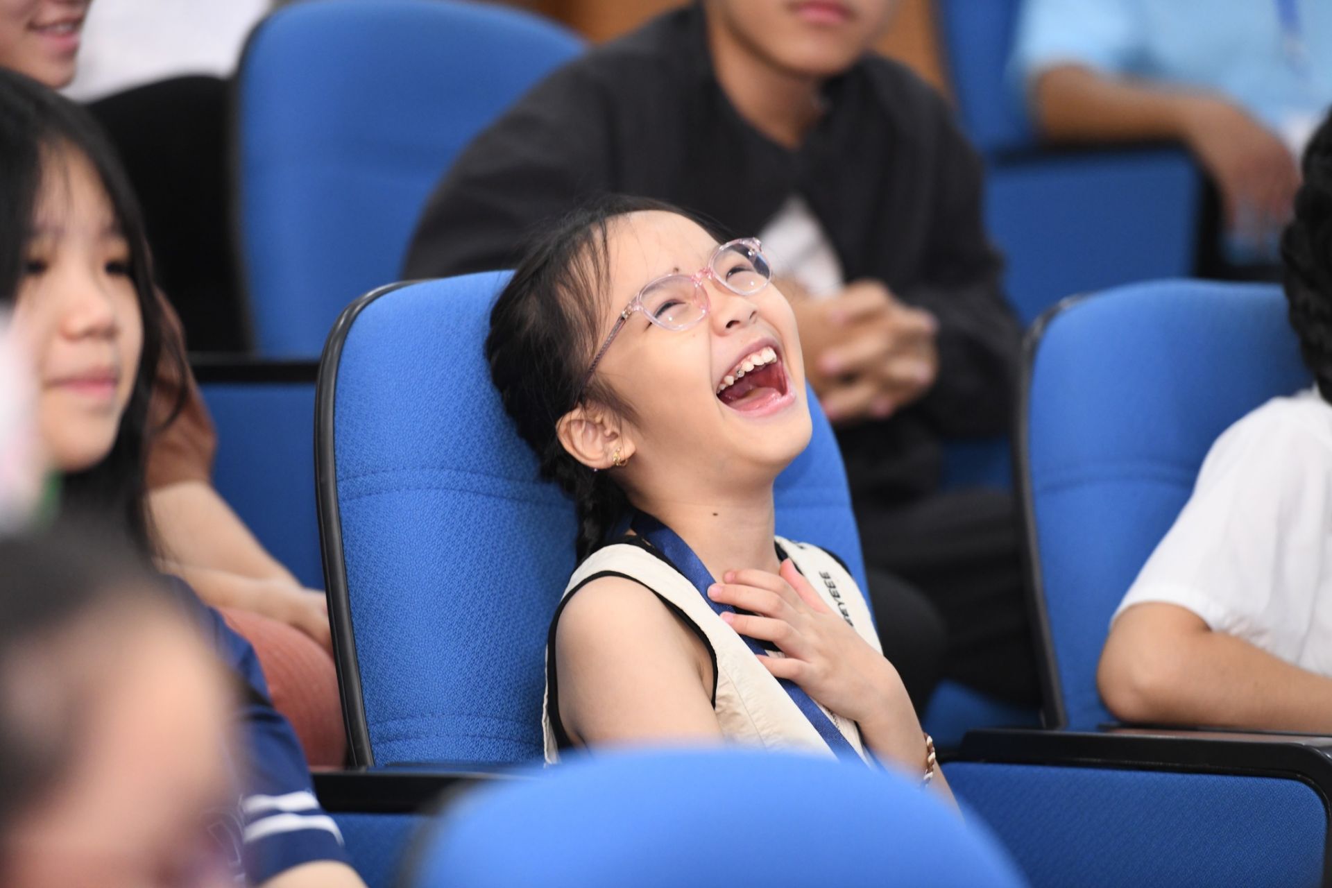 Vui hết nấc với hoạt động khởi động cùng các anh chị cán bộ, phóng viên báo Đội Vui hết nấc với hoạt động khởi động cùng các anh chị cán bộ, phóng viên báo Đội