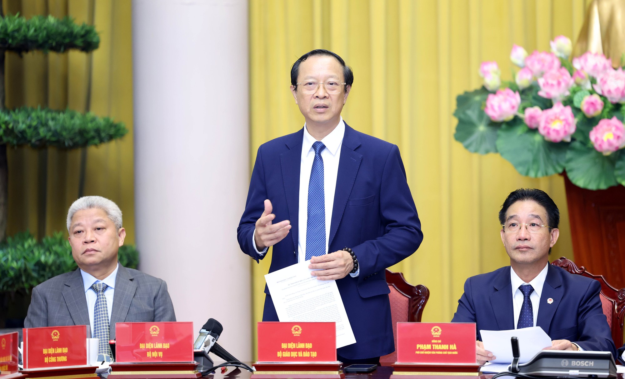 Thứ trưởng Bộ GD&ĐT Phạm Ngọc Thưởng phát biểu tại buổi họp báo