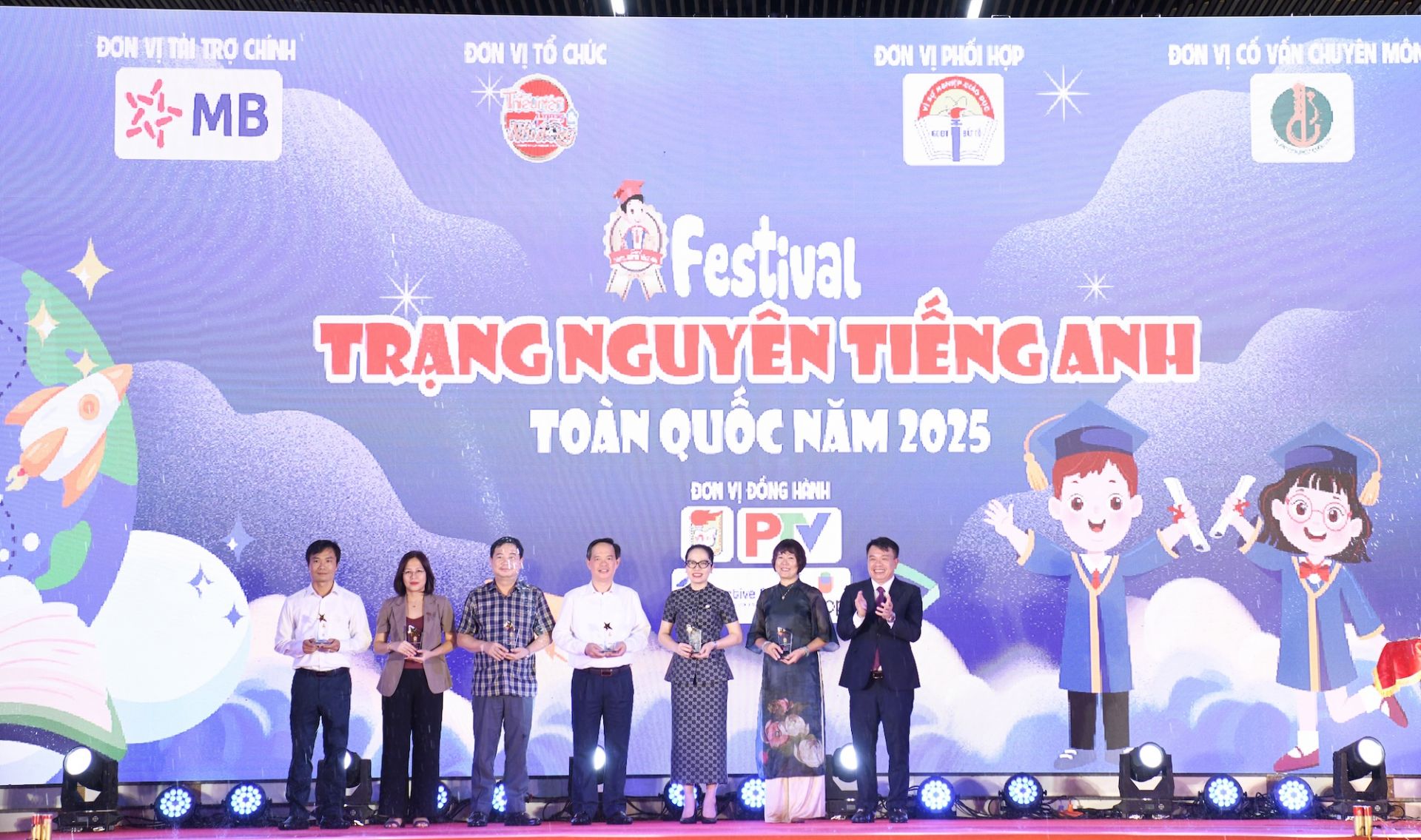 Ban Tổ chức tri ân các đơn vị đã đồng hành, tài trợ cho Festival tiếng Anh toàn quốc năm 2024
