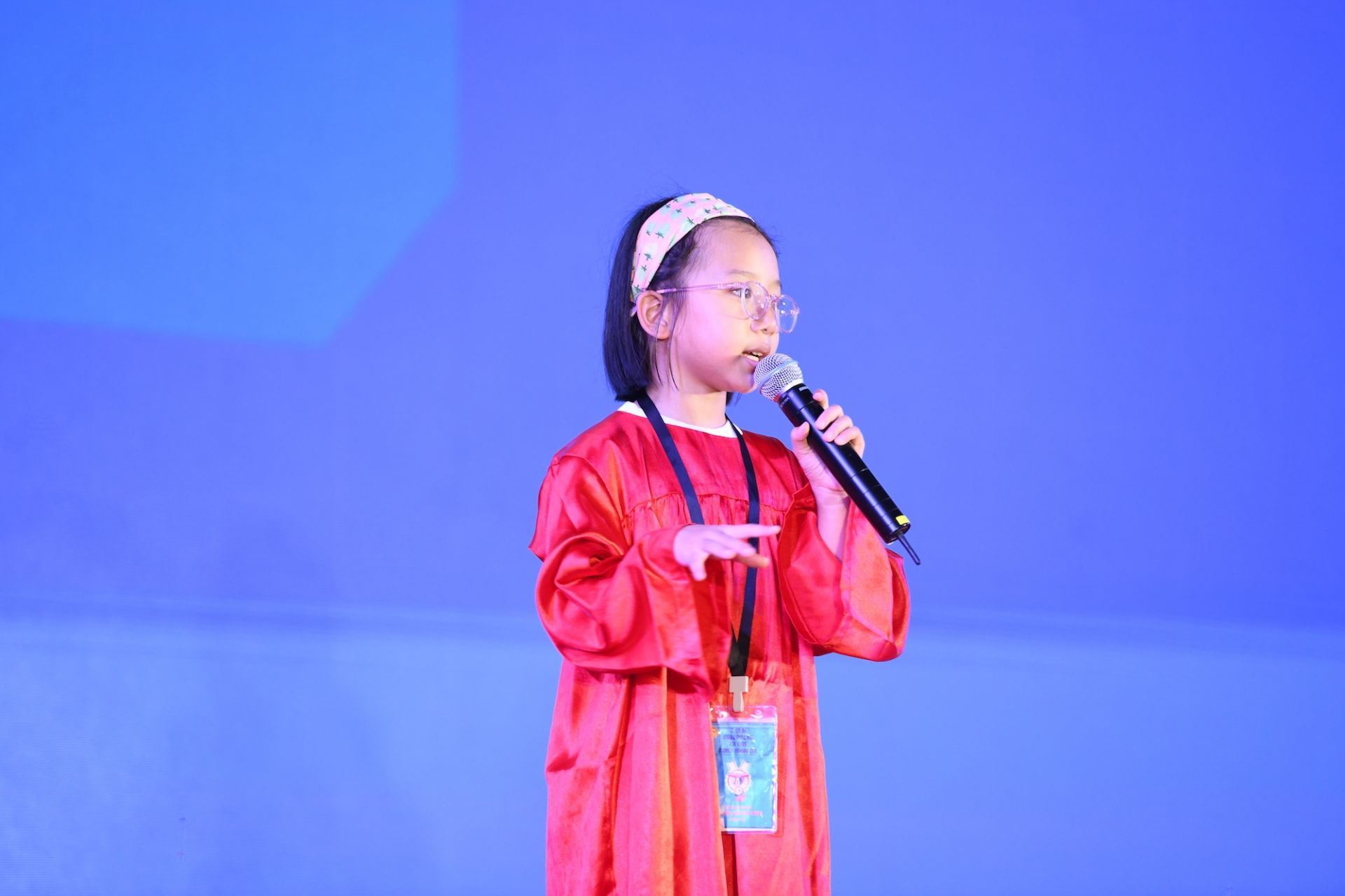 Các thí sinh tham gia vòng thi hùng biện, tìm ra những chủ nhân của giải Quán quân