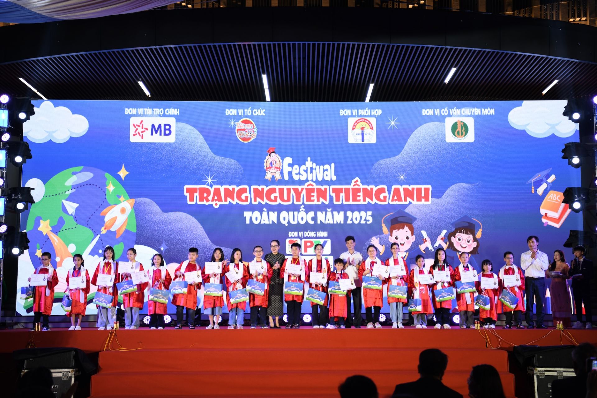 Trao giải Trạng nguyên Tự tin cho các thí sinh