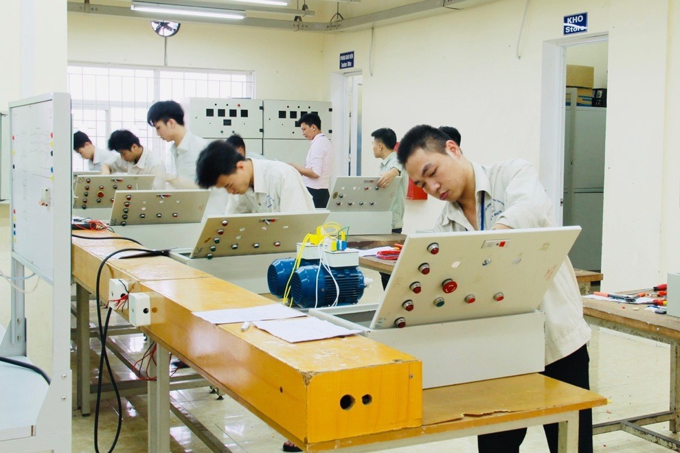 Với hệ 9+, học sinh học nghề song song với học THPT