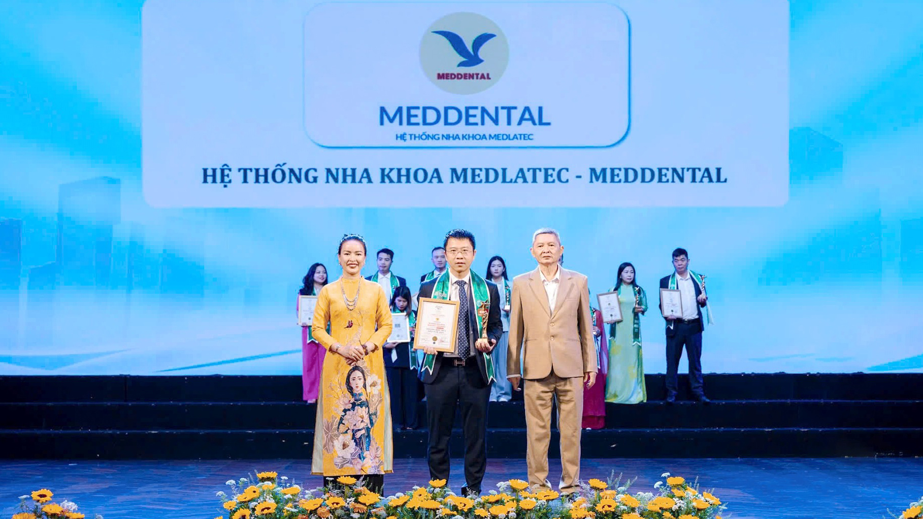 MedDental được vinh danh "Thương hiệu Số 1 Việt Nam 2025"