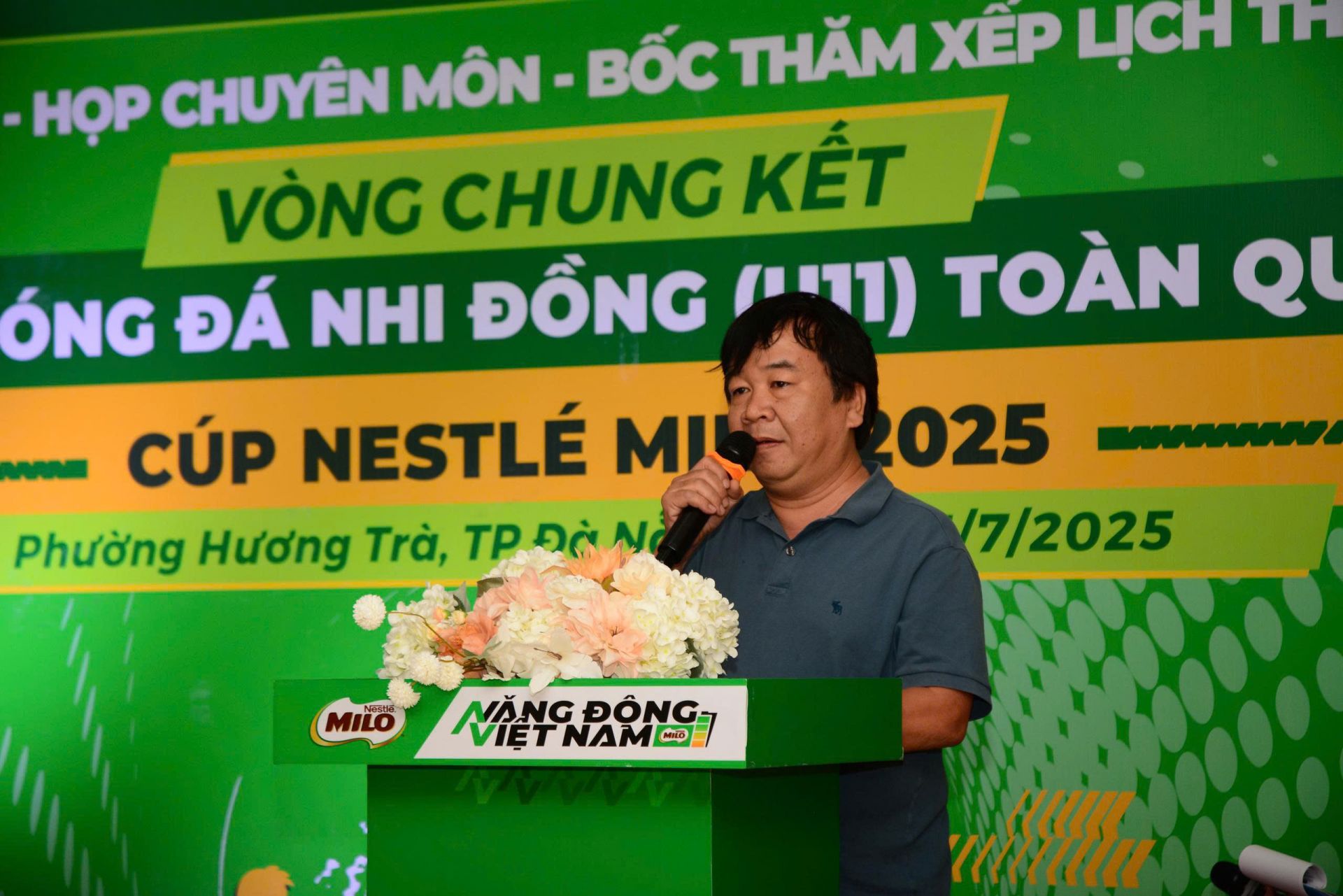 Nhà báo Phan Việt Hùng phát biểu tại buổi họp báo Nhà báo Phan Việt Hùng phát biểu tại buổi họp báo