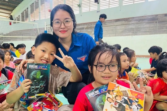 Báo Đội là người bạn thân thiết trong dịp hè của đội viên, thiếu nhi phường Ayun Pa Báo Đội là người bạn thân thiết trong dịp hè của đội viên, thiếu nhi phường Ayun Pa